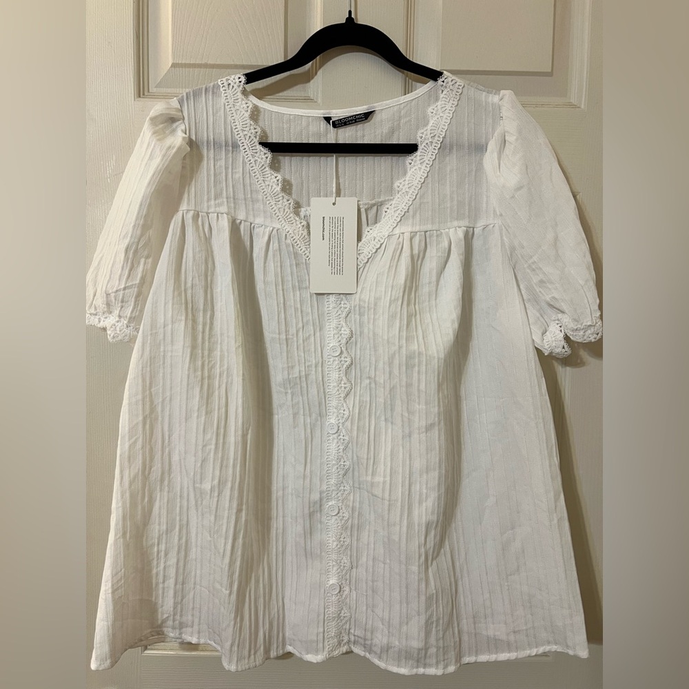 BloomChic Textured White Top - Picture 2 of 4